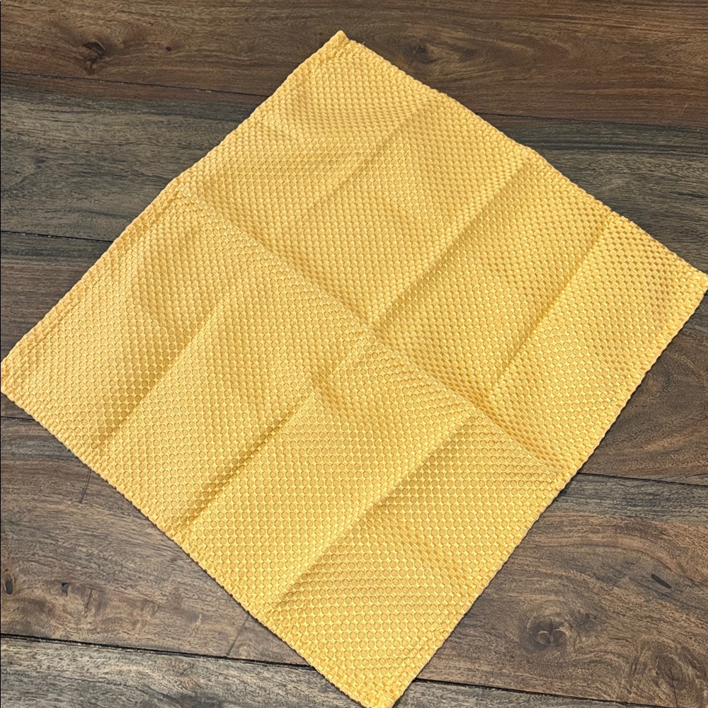 Damask Napkins~Prego 18x18 Yellow Gold~Set of 4 - Picture 6 of 6